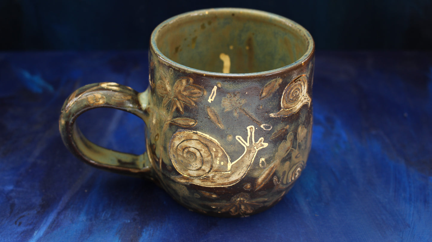 18oz Golden Snail Mug