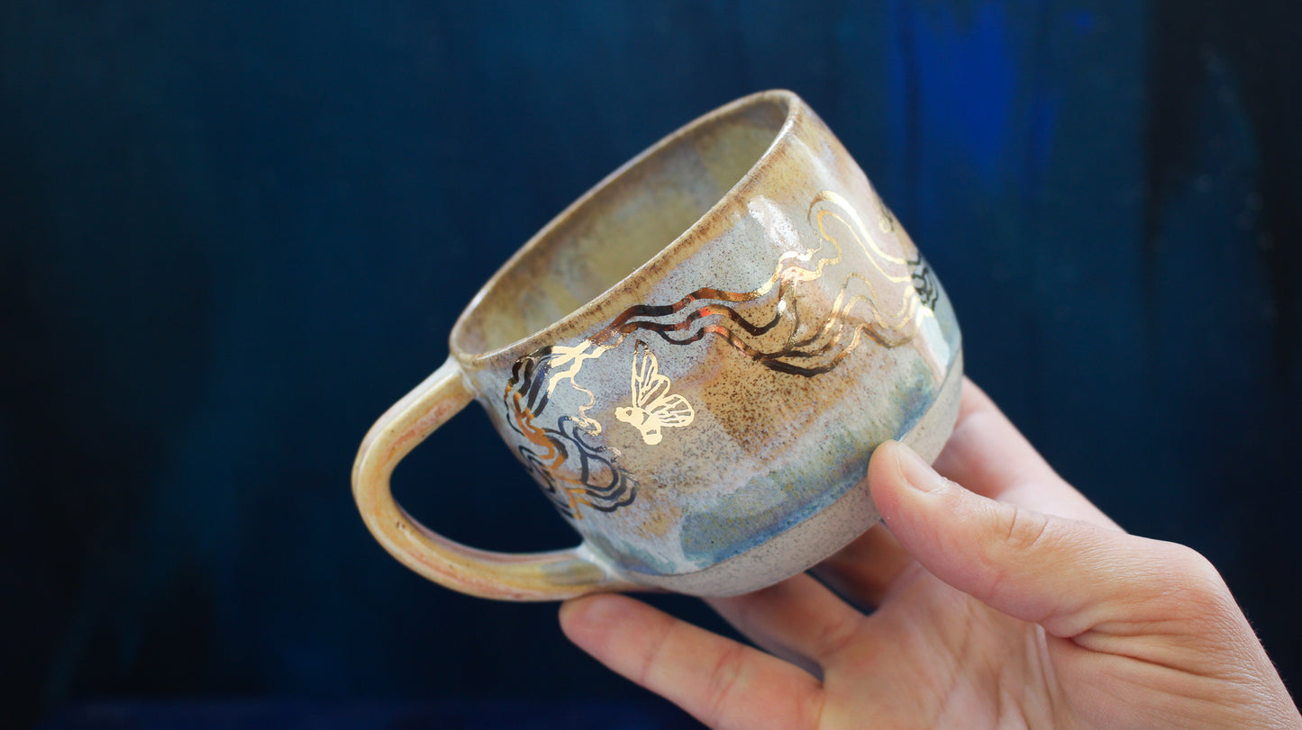 10oz Golden Honey Bee Mug