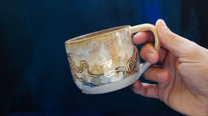 10oz Golden Honey Bee Mug