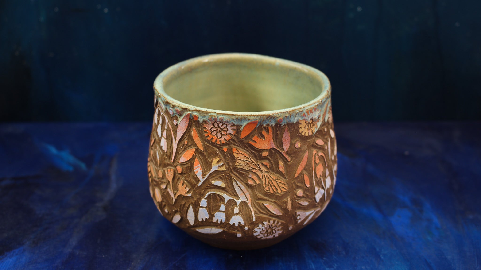 19oz Earthen Bee Carved Tumbler