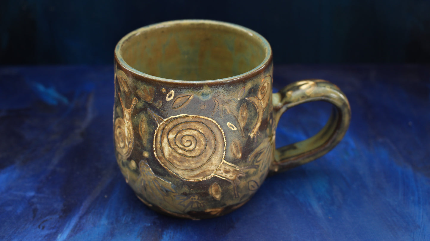 18oz Golden Snail Mug