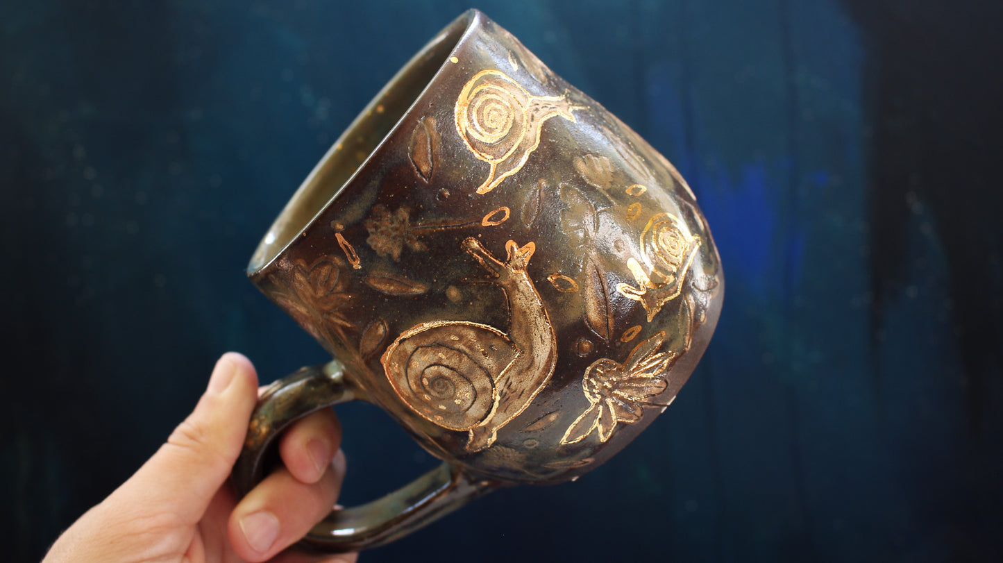 18oz Golden Snail Mug