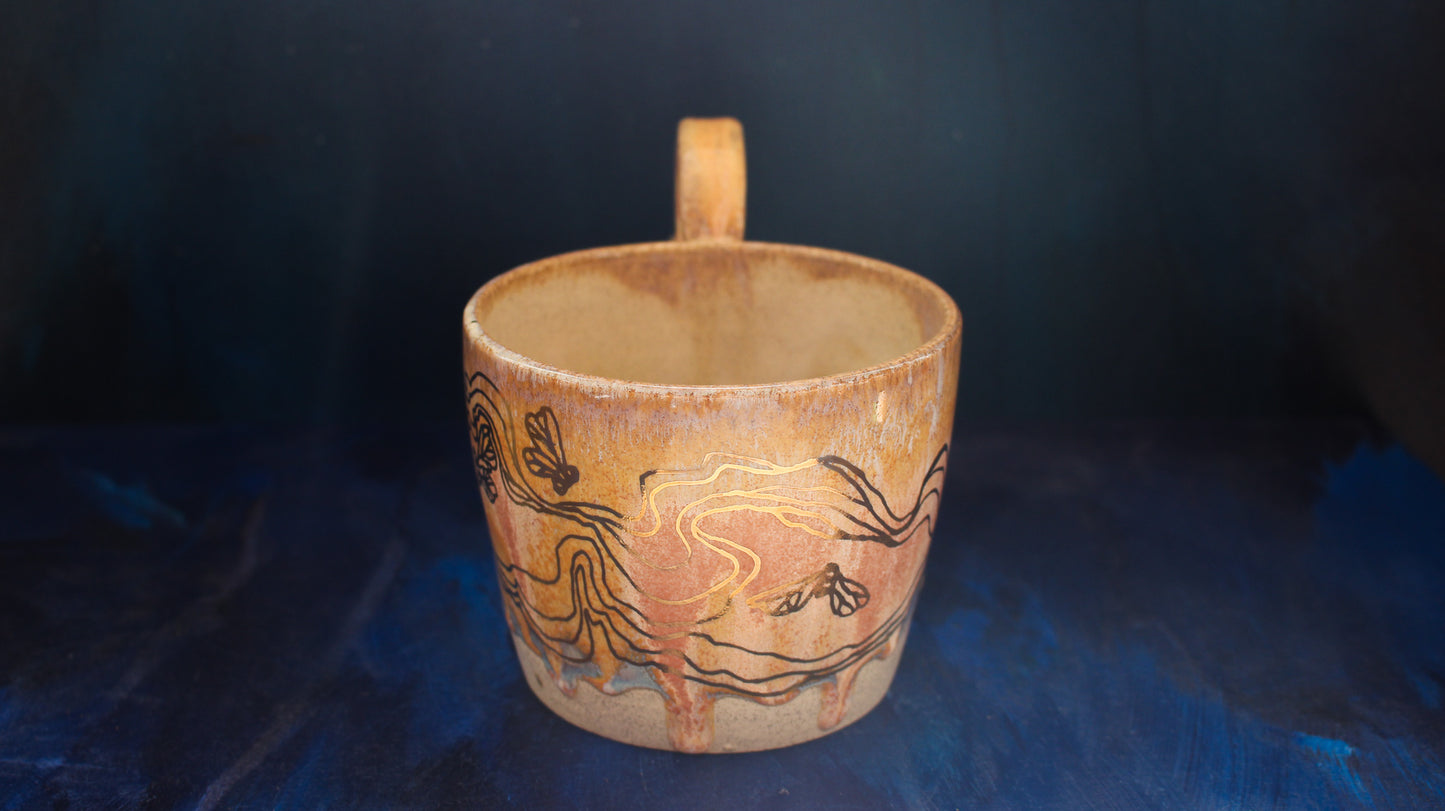 15oz Golden Honey Bee Mug